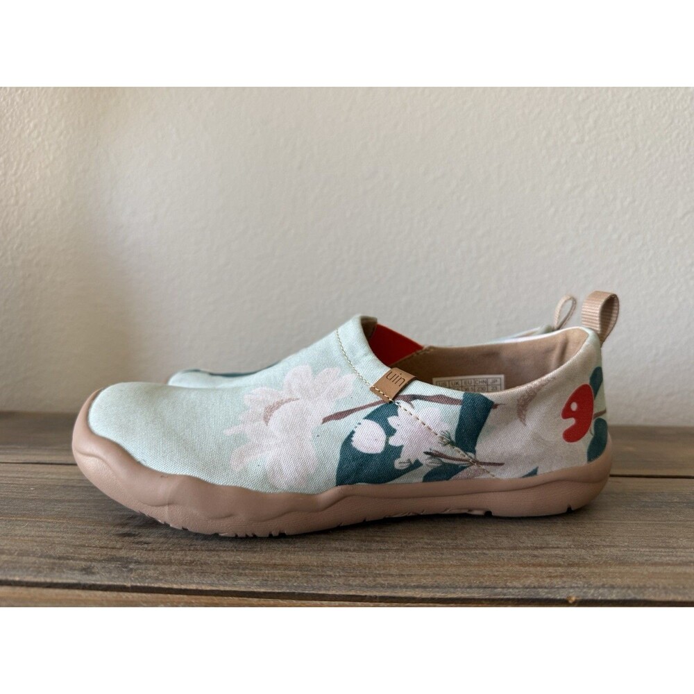 UIN Footwear Women's Minty Peony Toledo Slip On Shoes Size 6 EUC